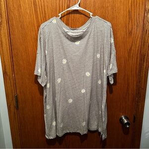 Maurices Daisy stripe tee